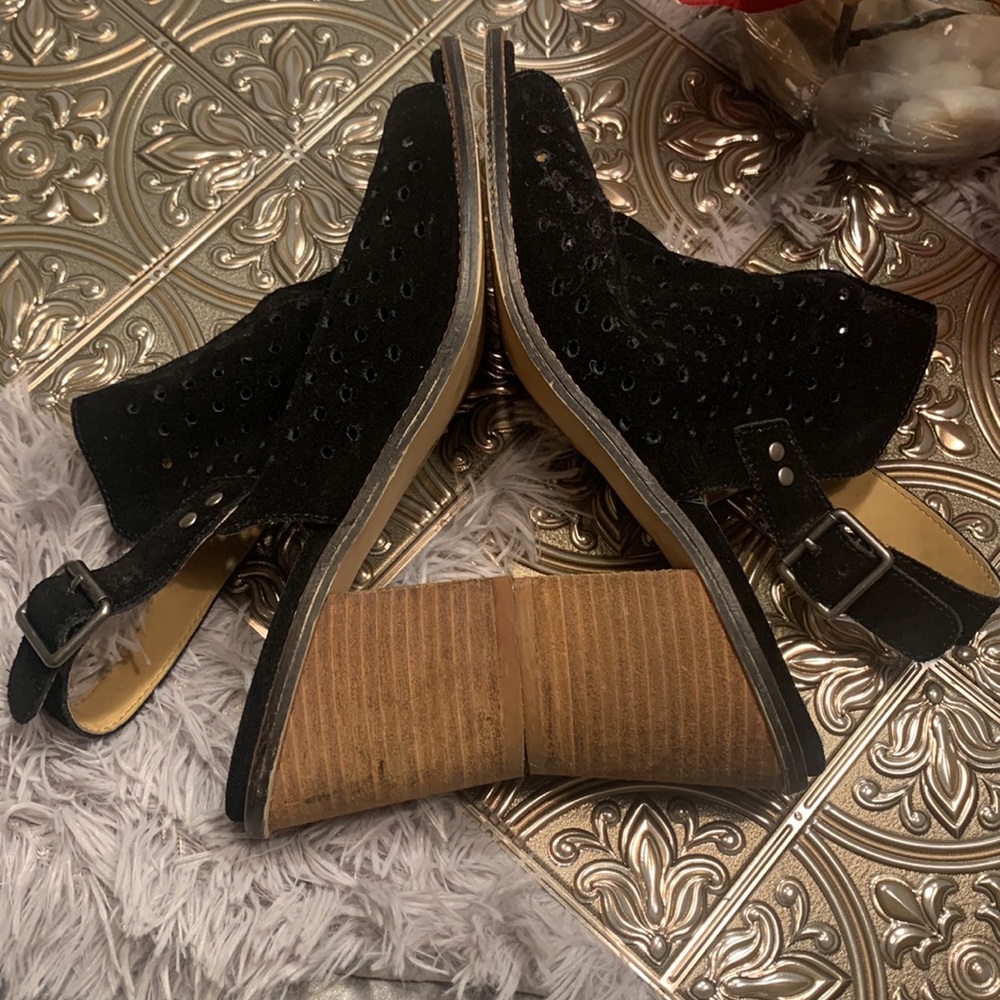 🌹VINTAGE Chinese Laundry • Beautiful Black Suede Sandal Mules Perforated Details